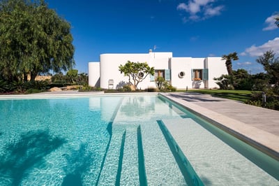Luxury Villa Photo #2
