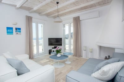 Luxury Villa Photo #15