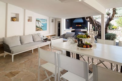 Luxury Villa Photo #17