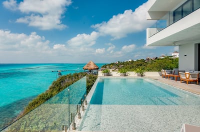 Luxury Villa Photo #3