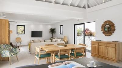 Kitchen & Dining Area: Modern and fully equipped kitchen. Coffee machine, dishwasher, espresso 