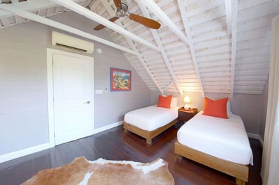 Luxury Villa Photo #25