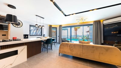 Luxury Villa Photo #16