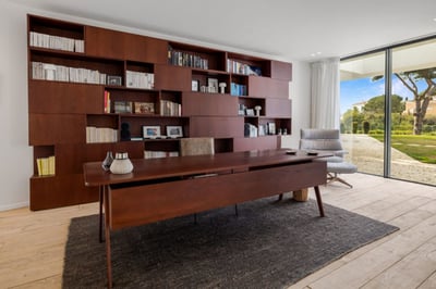 Luxury Villa Photo #17