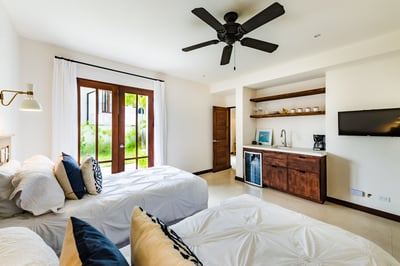 Luxury Villa Photo #18