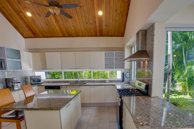 Luxury Villa Photo #43