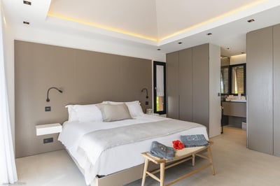 Luxury Villa Photo #18