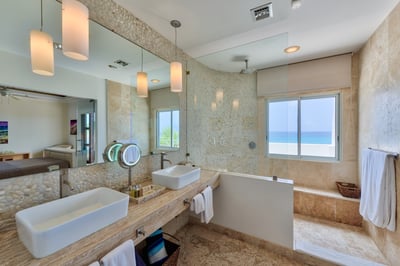 Luxury Villa Photo #23