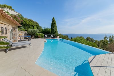 Luxury Villa Photo #4