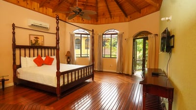 Luxury Villa Photo #33