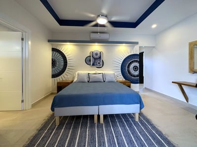 Luxury Villa Photo #36