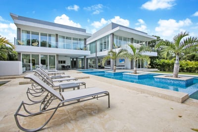 Luxury Villa Photo #4