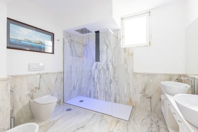 Luxury Villa Photo #18