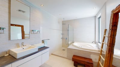 Luxury Villa Photo #30