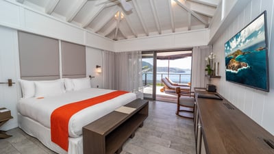 Bedroom 1: On the main level. King size bed, air conditioning, HD-TV with Apple TV, Dish Networ