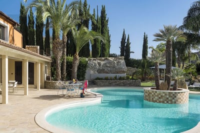 Luxury Villa Photo #3