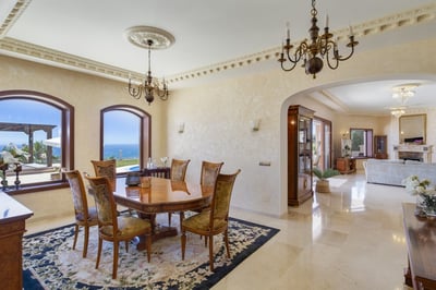 Luxury Villa Photo #15