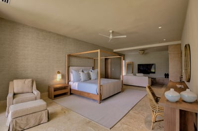 Luxury Villa Photo #29