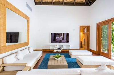 Luxury Villa Photo #9
