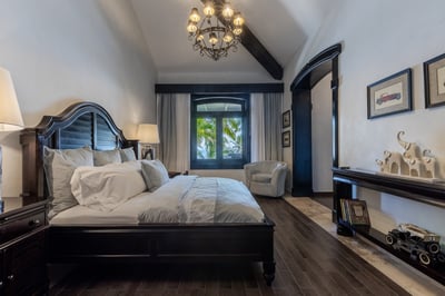 Luxury Villa Photo #97