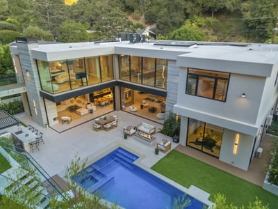 Luxury Villa Photo #3