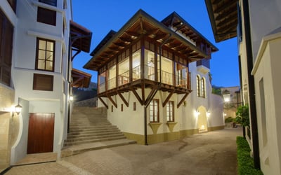 Luxury Villa Photo #3