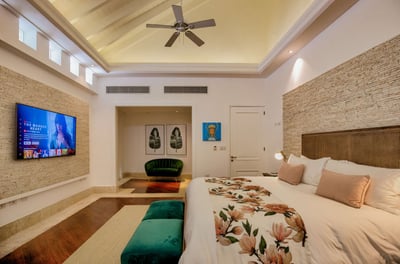Luxury Villa Photo #39