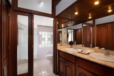Luxury Villa Photo #17