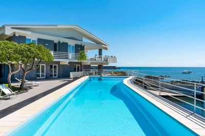 Luxury Villa Photo #4