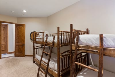 Apex Lodge South Side Bunkroom 3 Lower Level