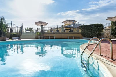 Luxury Villa Photo #5