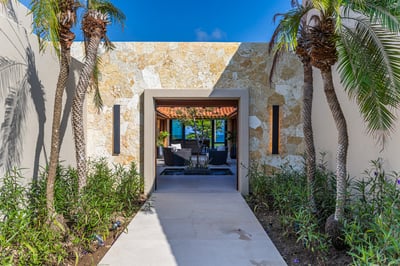 Luxury Villa Photo #25