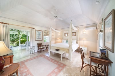 Luxury Villa Photo #28
