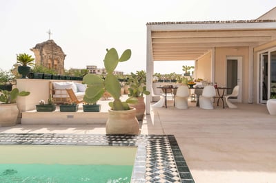 Luxury Villa Photo #4