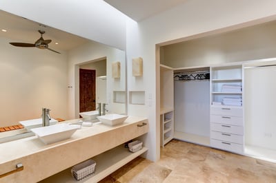 Luxury Villa Photo #29