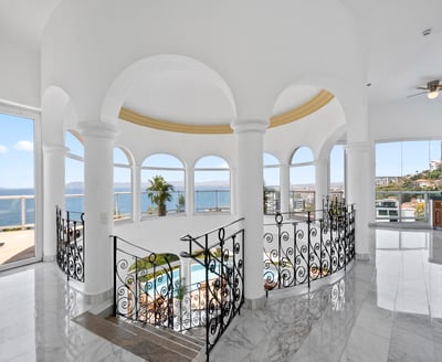 Luxury Villa Photo #35