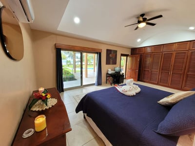 Luxury Villa Photo #27