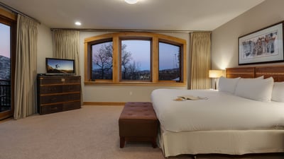 Lower king suite