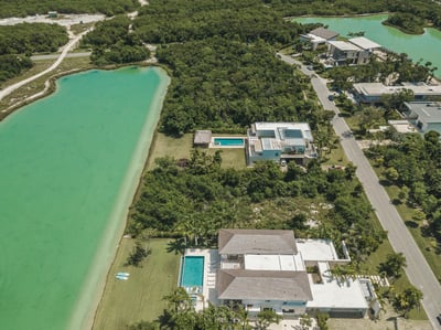 Luxury Villa Photo #6