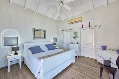 Luxury Villa Photo #25