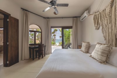 Luxury Villa Photo #15