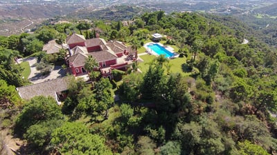Luxury Villa Photo #24