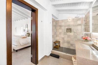 Luxury Villa Photo #21