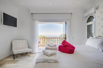 Luxury Villa Photo #22