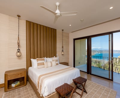 Luxury Villa Photo #26