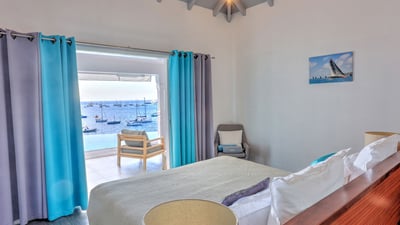 Bedroom 2: Queen size bed, air conditioning, safe, dressing room. Adjoining bathroom with rain 