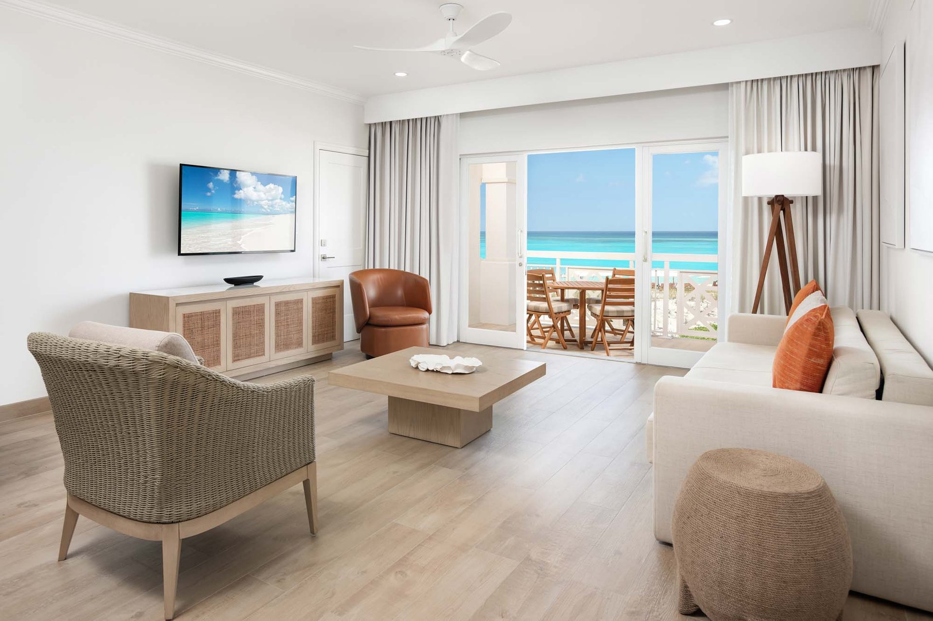 Deluxe 1 BDM Oceanfront Suite at Alexandra Resort - 2