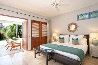 Luxury Villa Photo #28