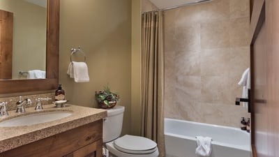 Queen ensuite