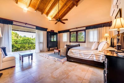 Luxury Villa Photo #22